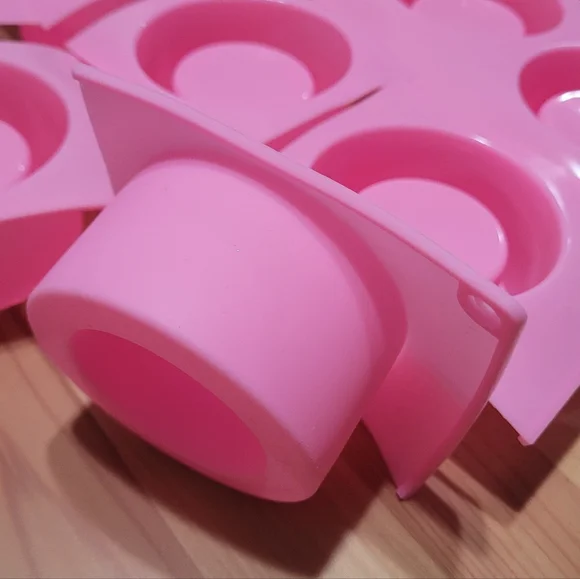 12 Individual Cup Molds Pink Round Silicone Mold Set - Picture 2 of 4
